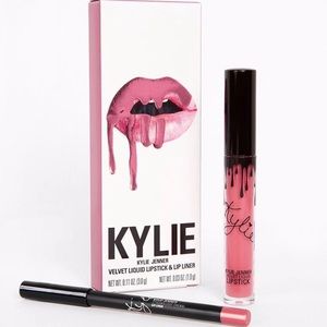 Kylie Cosmetics Velvet Lipstick. Strawberry Cream